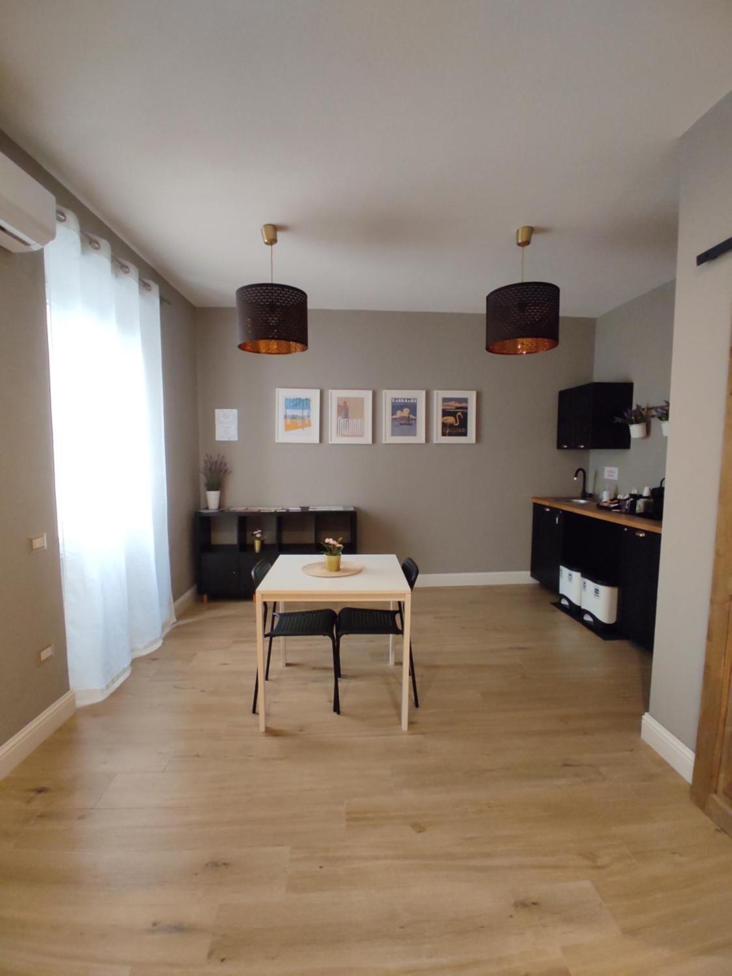 Manno Rooms Affittacamere กาญารี ภายนอก รูปภาพ
